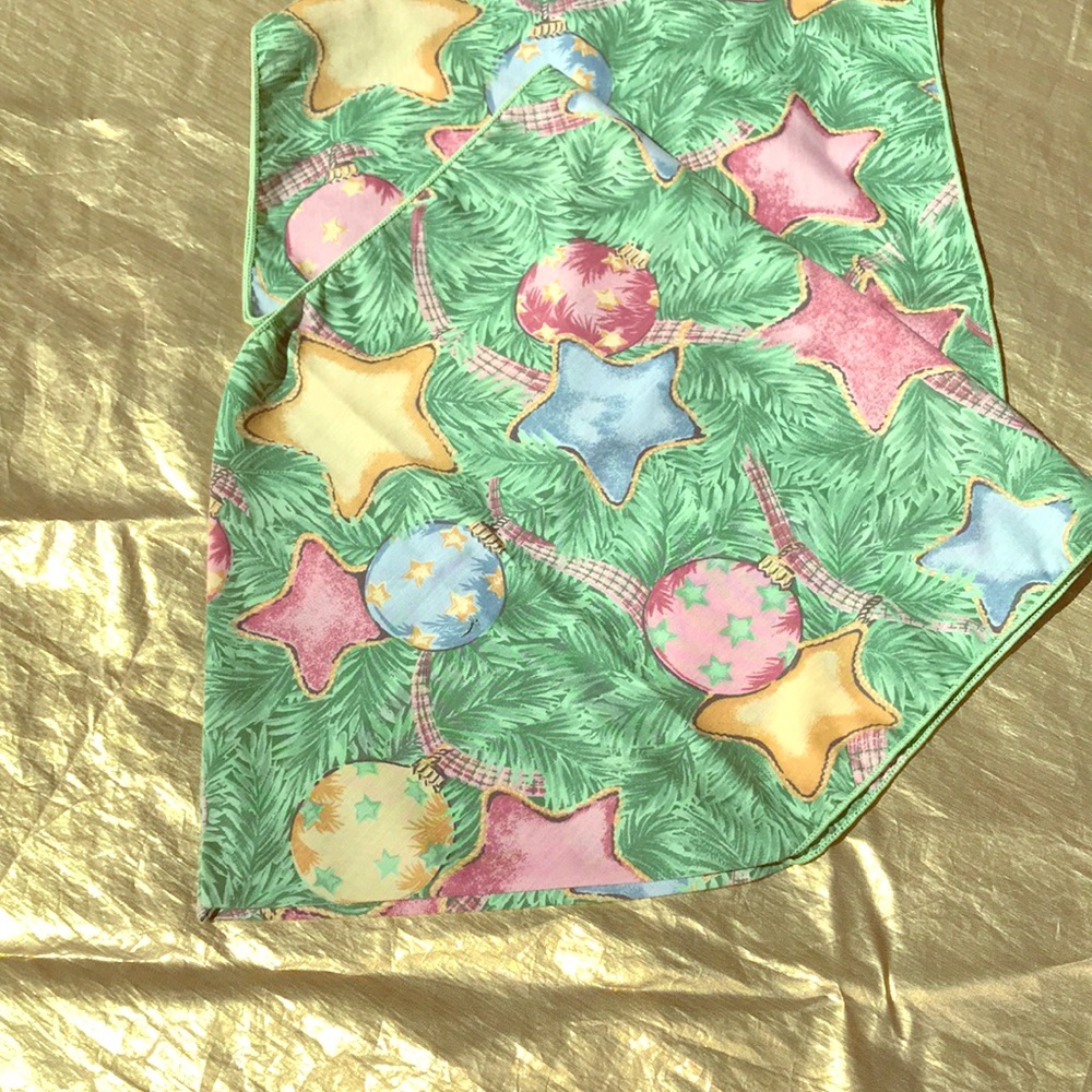 Holiday Table Runner - Picture 2 of 2